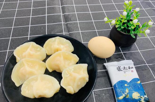 沈貞飛從美食團購買的食品