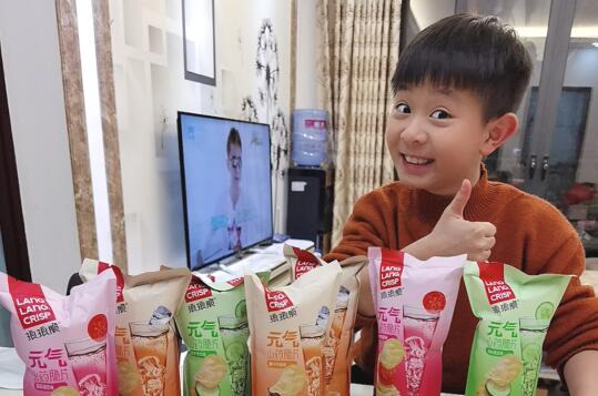 美食團為劉妙雙一家?guī)碓S多美食驚喜